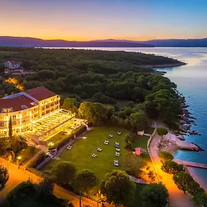 https://spa-wellness-hotel-pinia.primorje-gorskikotar.com